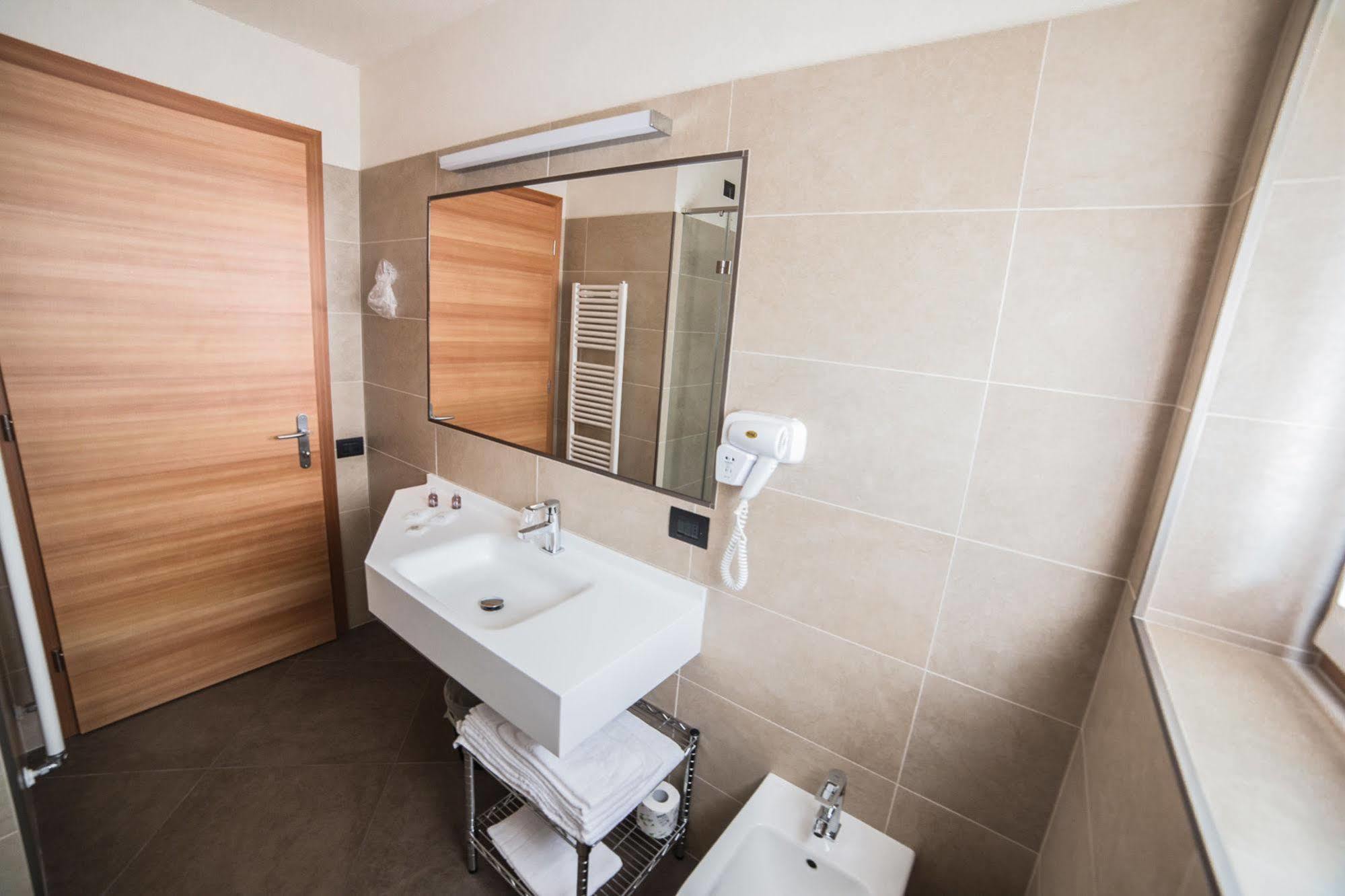 Hotel Garnì Paradisi - Wellness&Spa Mezzano Exteriör bild