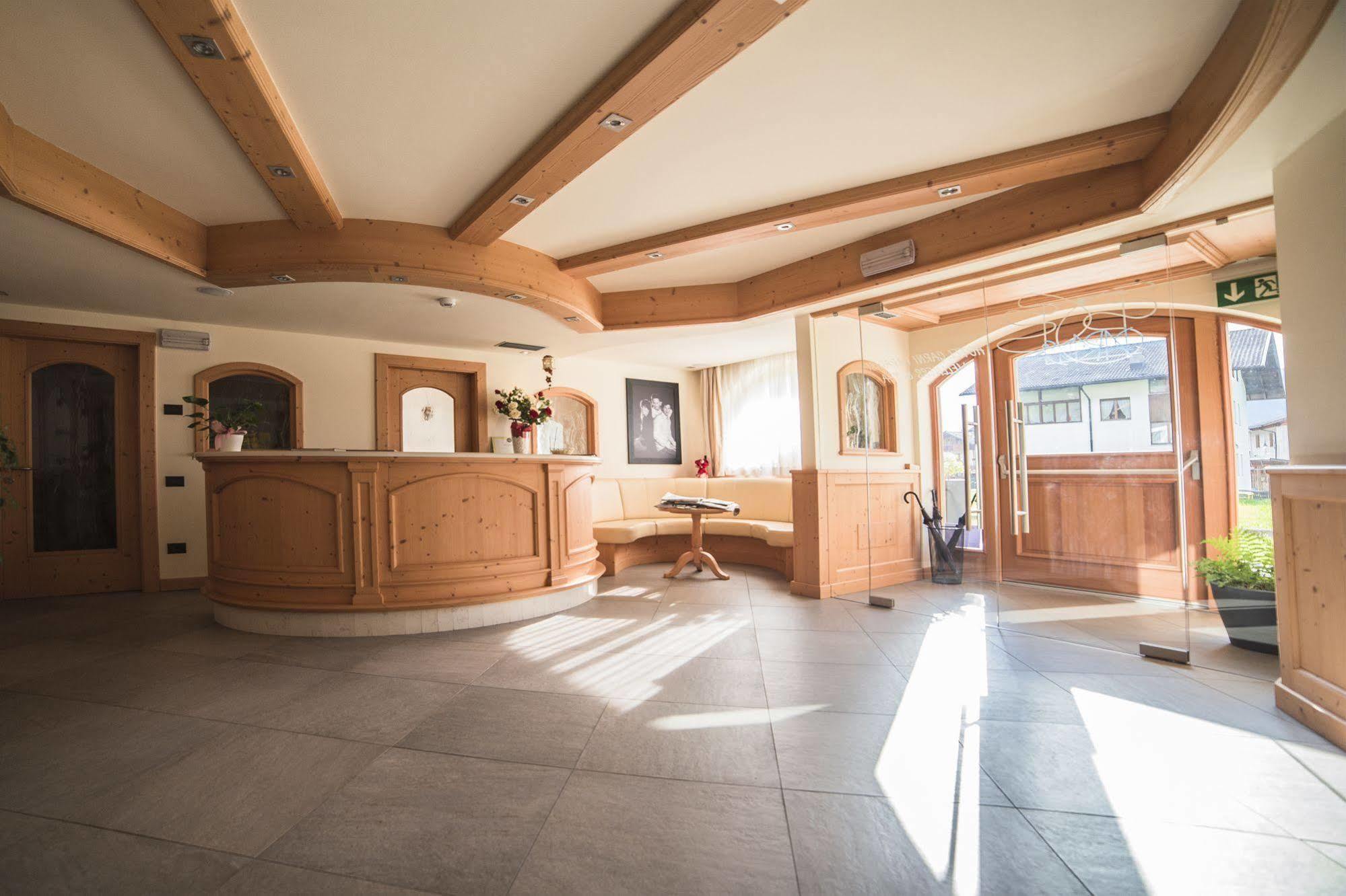 Hotel Garnì Paradisi - Wellness&Spa Mezzano Exteriör bild