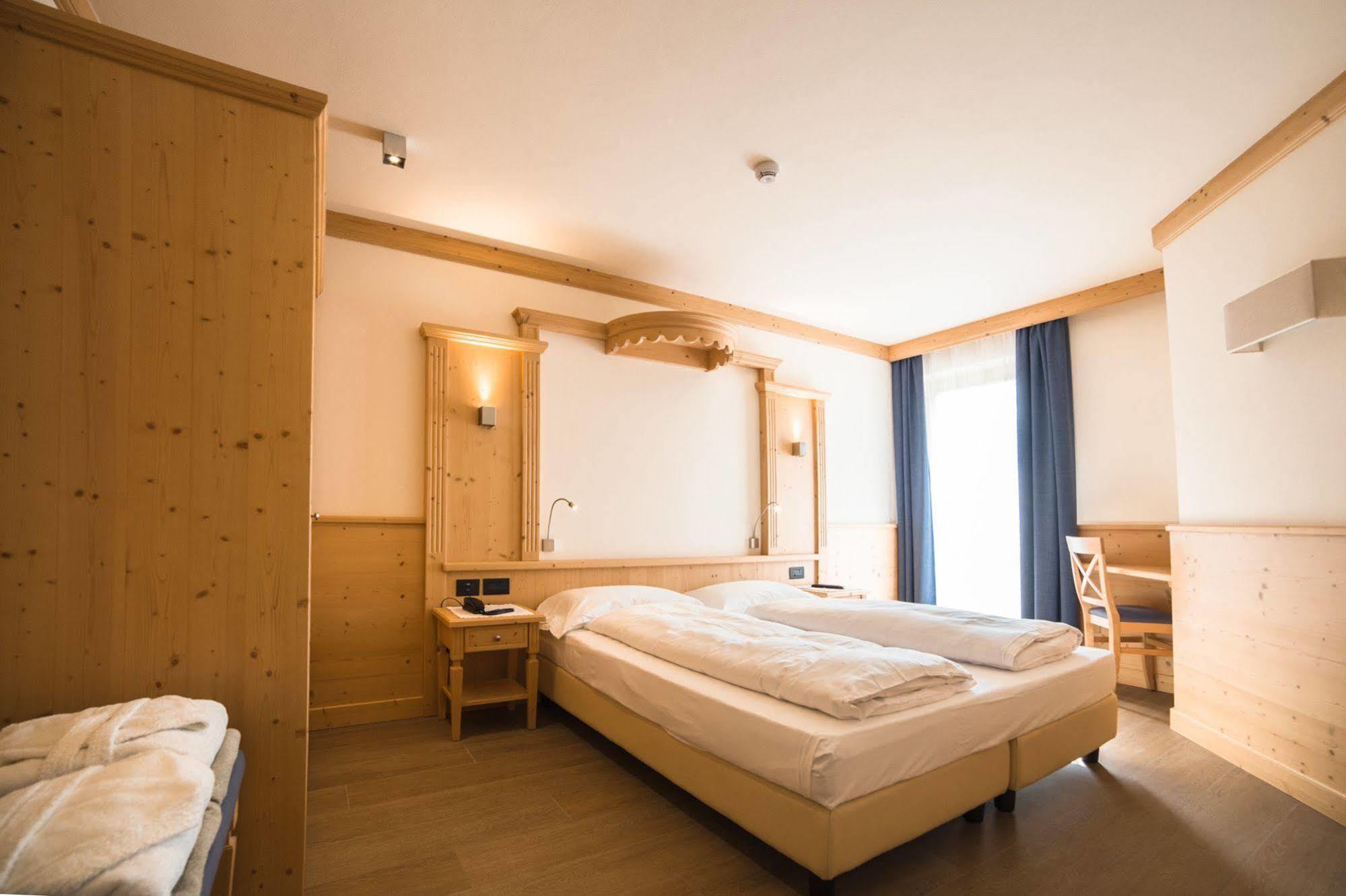 Hotel Garnì Paradisi - Wellness&Spa Mezzano Exteriör bild
