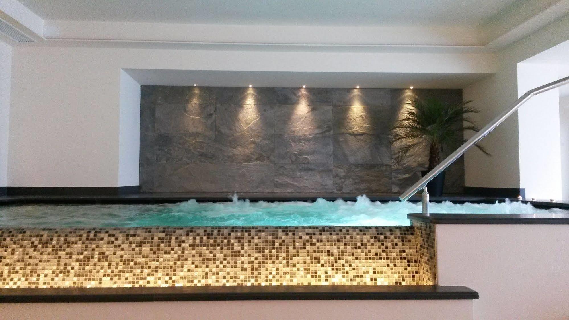 Hotel Garnì Paradisi - Wellness&Spa Mezzano Exteriör bild