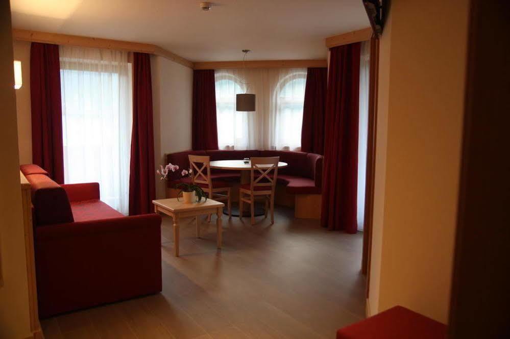 Hotel Garnì Paradisi - Wellness&Spa Mezzano Exteriör bild