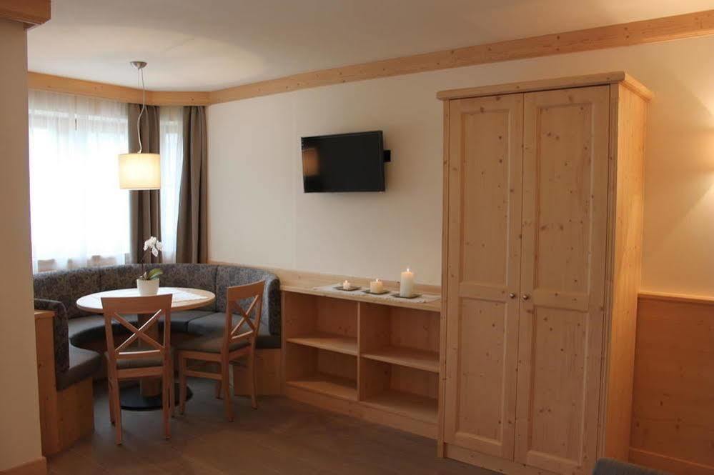 Hotel Garnì Paradisi - Wellness&Spa Mezzano Exteriör bild